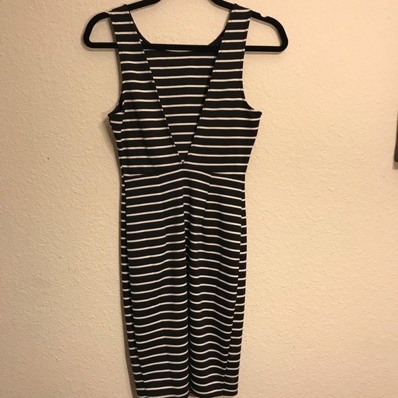B & W  striped sleeveless dress w/ cutout back - Picture 2 of 2